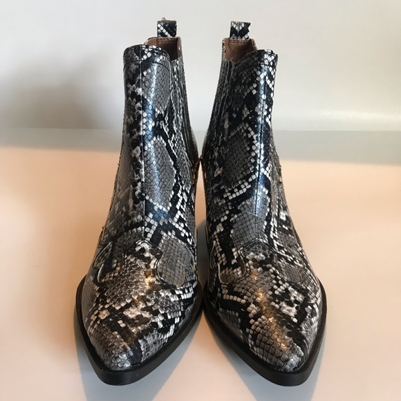 INDIGO SNAKE SKIN BOOTIE SZ 8 WOMEN - Picture 2 of 7